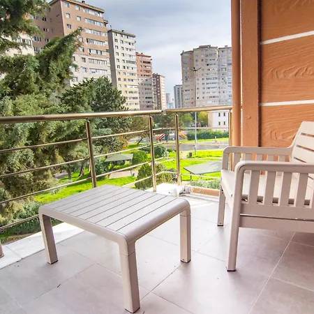 Appartement Cozy 1br With Inviting Balcony *