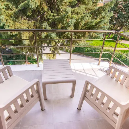 Appartement Cozy 1br With Inviting Balcony