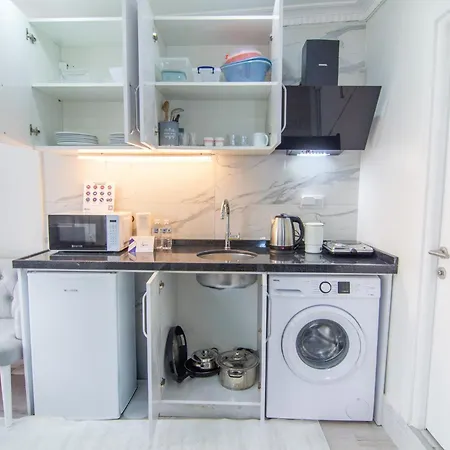 Cozy 1br With Inviting Balcony Appartement