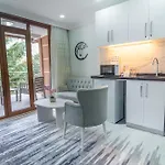 Daire Cozy 1br With Inviting Balcony