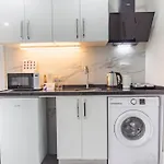 Cozy 1br With Inviting Balcony * İstanbul