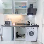 Cozy 1br With Inviting Balcony Daire