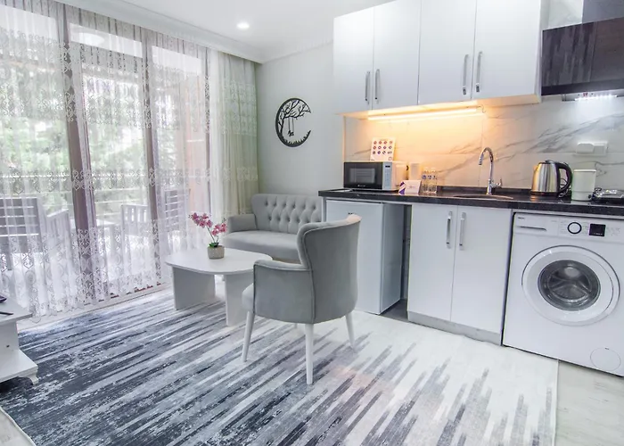 Cozy 1br With Inviting Balcony *